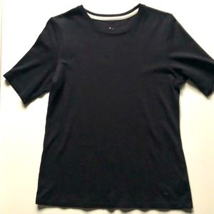 ( 35” bust) Lux Quality Isaac Mizrahi Black Scoop Neck Short Sleeve T-shirt